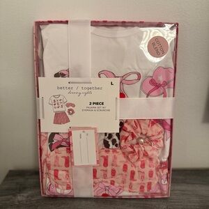 NIB Pink Western Pajama Set With Eyemask And Scrunchie Size Large
